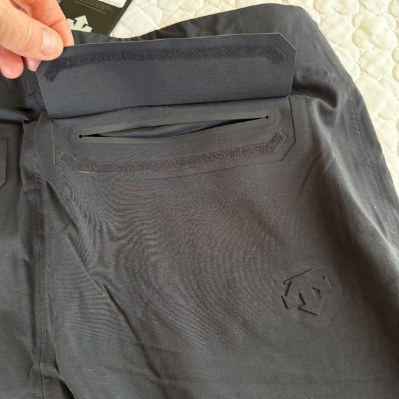 NWT! Descente Allterrain Relaxed Fit Tapered Tech Pants Taped Seams M-36 - Picture 5 of 9